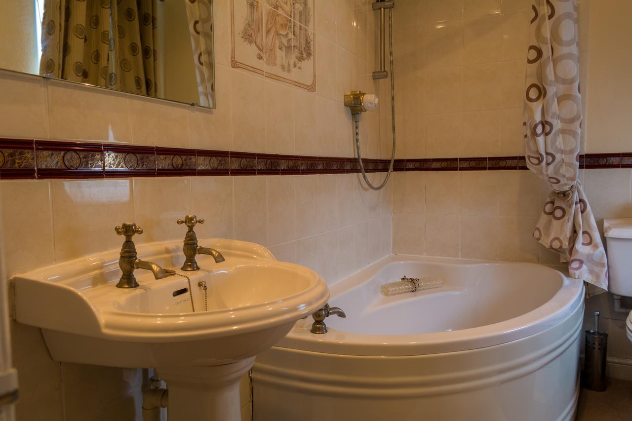 The Lodge Swindon Zewnętrze zdjęcie